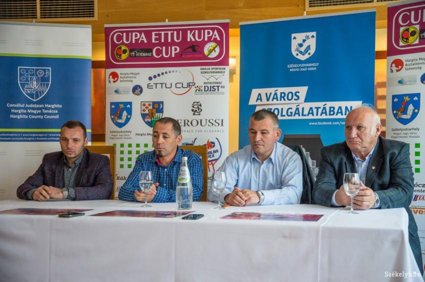 Sajtótájékoztatón méltatták a vezetők csapatunkat!